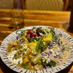 カレー独歩ちゃん - 5/7の香れぇ～独歩ちゃんプレート(○山藤の花ホワイトキーマ○タケノコカレー)