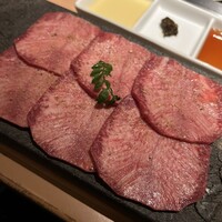 焼肉 黒田 - 上タン、やわらか脂強め