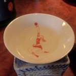 にほん酒や - 酔右衛門、少し琥珀色をしてます。