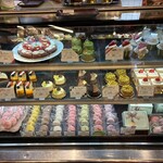 サロン・ド・テ・アルション 法善寺本店 - 陳列ケース