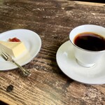 茜屋珈琲店 - チーズケーキ&ブレンドコーヒー