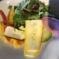Longrain Tokyo - サラダはお好きなドレッシング3種を選びかけられます(スイートチリナンプラー/胡麻ドレ辛味/タマリンド/全部混ぜたら1番美味しい)