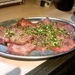 肉まる - 牛タン(790円)