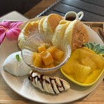 ISHIGAKI MARKET - フルーツ全部乗せのふわふわパンケーキ