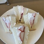 UCCカフェメルカード フジグラン東広島店 - イチゴサンド