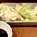 串かつラブリー - お通しのキャベツ