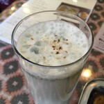 インド料理 パリワル - スパイス入りのヨーグルトドリンク、チャース。爽やかで美味しい♪
