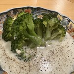 博多炉端 つまむ。 - 蒸したてブロッコリー～ゴルゴンゾーラソース