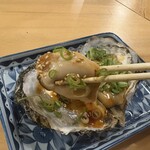 博多炉端 つまむ。 - 生牡蠣ケジャン2ピース