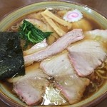 Shirakawateuchichuukasobawakaba - チャーシューワンタンメン！
                      
                      お墓参りの帰りにこちらに！
                      
                      とら食堂で修業を積まれたご主人が作るらーめんは正に白河中華そば！
                      
                      鶏と手打ち麺の相性抜群。