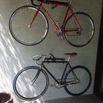 Sunny Hills - なぜか自転車が飾られています。【2014.03】