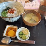 海沿いの キコリ食堂 - 釜揚げ湘南しらす丼(ご飯小盛り)