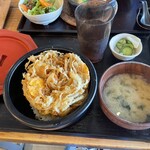 海沿いの キコリ食堂 - 湘南しらすと鎌倉野菜のかき揚げ丼(ご飯小盛り)