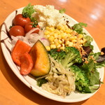 ステーキ ハンバーグの店 いわたき - サラダバー（３３０円）２０２５年５月