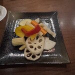 麻布十番 薬膳カレー 新海 - 必ず頼む事をお勧めするピクルス｡昼は食べ放題なのらしい｡