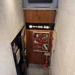 麻布十番 薬膳カレー 新海 - 一の橋交差点のビルの地下｡カレー屋とは異なる店構え｡