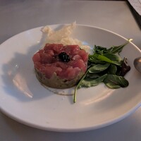 マディソン ニューヨーク キッチン - マグロとアボカドのタルタル