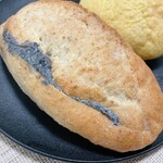 小麦園 - ライ麦の黒ごまフランス