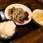 いちばん - 料理写真:ニラレバ定食+半ラーメン