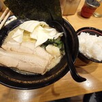 ラーメン ビッグ - 塩とんこつ  ライス  チャーシューはるなから貰いました
