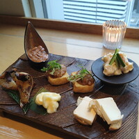 ダイナミックキッチン＆バー 響  西新宿野村ビル店 - 酒肴五種盛り合わせ