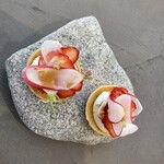 アン パル アン - リコッタチーズ、エディプルフラワー、いちごの‥