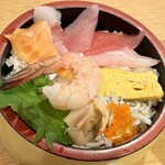 まるぶん本店 - 料理写真:海鮮丼（上）（¥980）（税込）