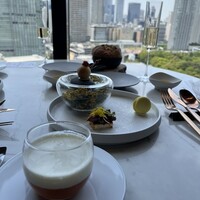 レストラン Chef's Theatre - アミューズとパンです。全部うめえんだ、、ドリンクはjreプレミアム特典でモエをいただきました。