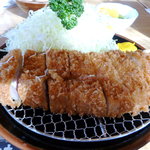 勝味庵本店 - ロースカツ定食のとんかつ　1370円（ご飯、味噌汁付）
