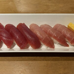 くし路 - シャリは重め、山葵は自分で後のせです