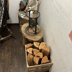 ROGA - 冬は薪ストーブが活躍しているようです。