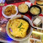 四川厨房 随苑 - 天津麺セット900円（ランチは、鶏唐揚げ３個、炒飯ほか食べ放題）