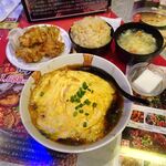 四川厨房 随苑 - 天津麺セット900円（ランチは、鶏唐揚げ３個、炒飯ほか食べ放題）