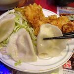 四川厨房 随苑 - 天津麺セット900円（ランチは、鶏唐揚げ３個、炒飯ほか食べ放題）