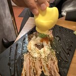 橫濱道場 橫濱站前店 - 輕輕一舉，蛋黃就掉下來了