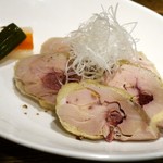 台湾茶藝館 月和茶 - 塩水鶏片（エンソェジーベン） （680円）