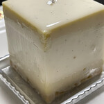 チョコレートショップ 本店 - 白の石畳ケーキ