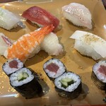 寿し魚処・網代 - 7貫の握りと細巻きの6個