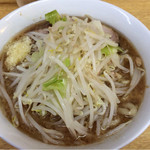 ラーメン二郎 - ラーメン 700円　麺半分・ニンニク・カラメ・アブラ