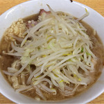 ラーメン二郎 - ラーメン 700円　麺半分・ニンニク・カラメ