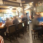 遊酒 宮なか - 入ってすぐのカウンターとテーブル