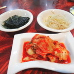 ひろちゃん - 白菜キムチとお通しの韓国海苔ともやしのナムル