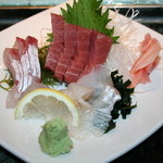 Monstera Noodles & Sushi - 料理写真:刺身盛り合わせ