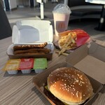 McDonald's - 『Bacon Quarter Pounder with Cheese $7.79』 『マックフライポテトM・ストロベリーシェイク$7.38』 『3Piece McCrispy Strips $4.99』 『Honey Mastard $0.10』 『Tangy BBQ $0.10』 『Sweet N Sour $0.10』