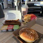McDonald's - 『Bacon Quarter Pounder with Cheese $7.79』 『マックフライポテトM・ストロベリーシェイク$7.38』 『3Piece McCrispy Strips $4.99』 『Honey Mastard $0.10』 『Tangy BBQ $0.10』 『Sweet N Sour $0.10』