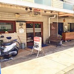 シャンティ - 路地の途中にある二軒もランチ提供。