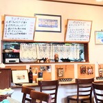 シャンティ - カウンター席上のメニュー。