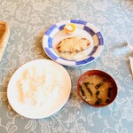 シャンティ - トレイ無しで、一度に持ってくてくれるスタイル。