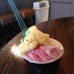 ジェラテリア アクオリーナ - 3種盛り ノッチョーラ ハスカップのヴァリエガート パッションフルーツ（630円）