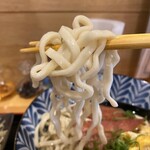 沖縄料理 ソーキ家 - ボソボソの平打ち麺、もう少しなめらかさが欲しい